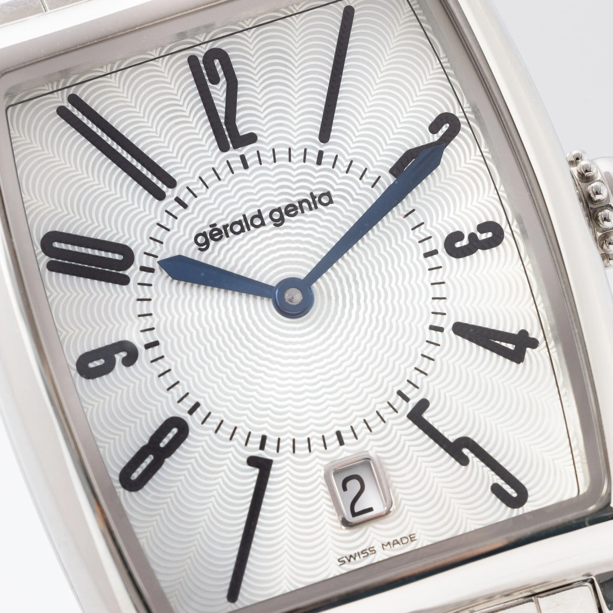 Gérald Genta Solo With Guilloche MOP Dial in new condition Ref SS0.M10