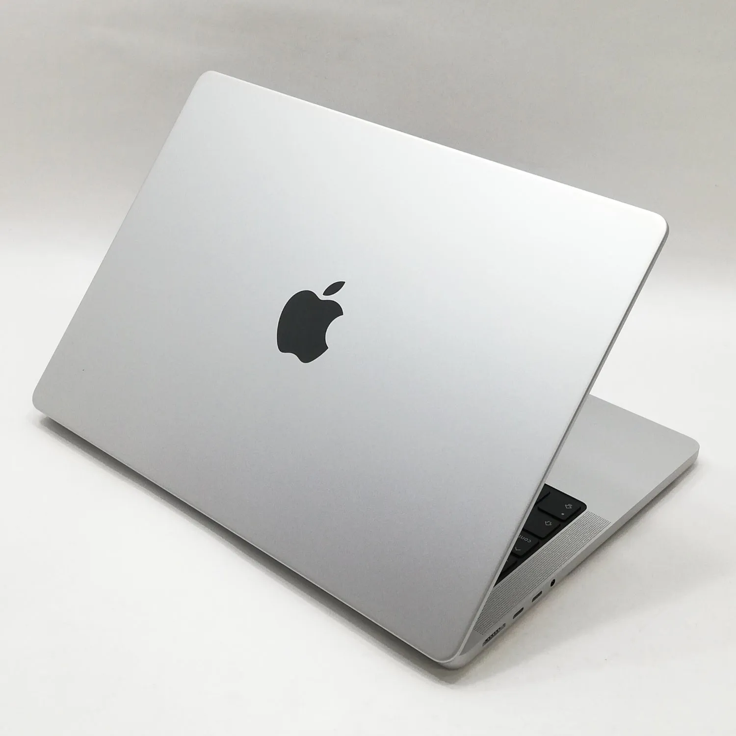 MacBook Pro M3 / 14インチ / 2023 / 8GB / 1TB / シルバー / ランク:A / MR7K3J/A / 【中古品管理番号:35094】