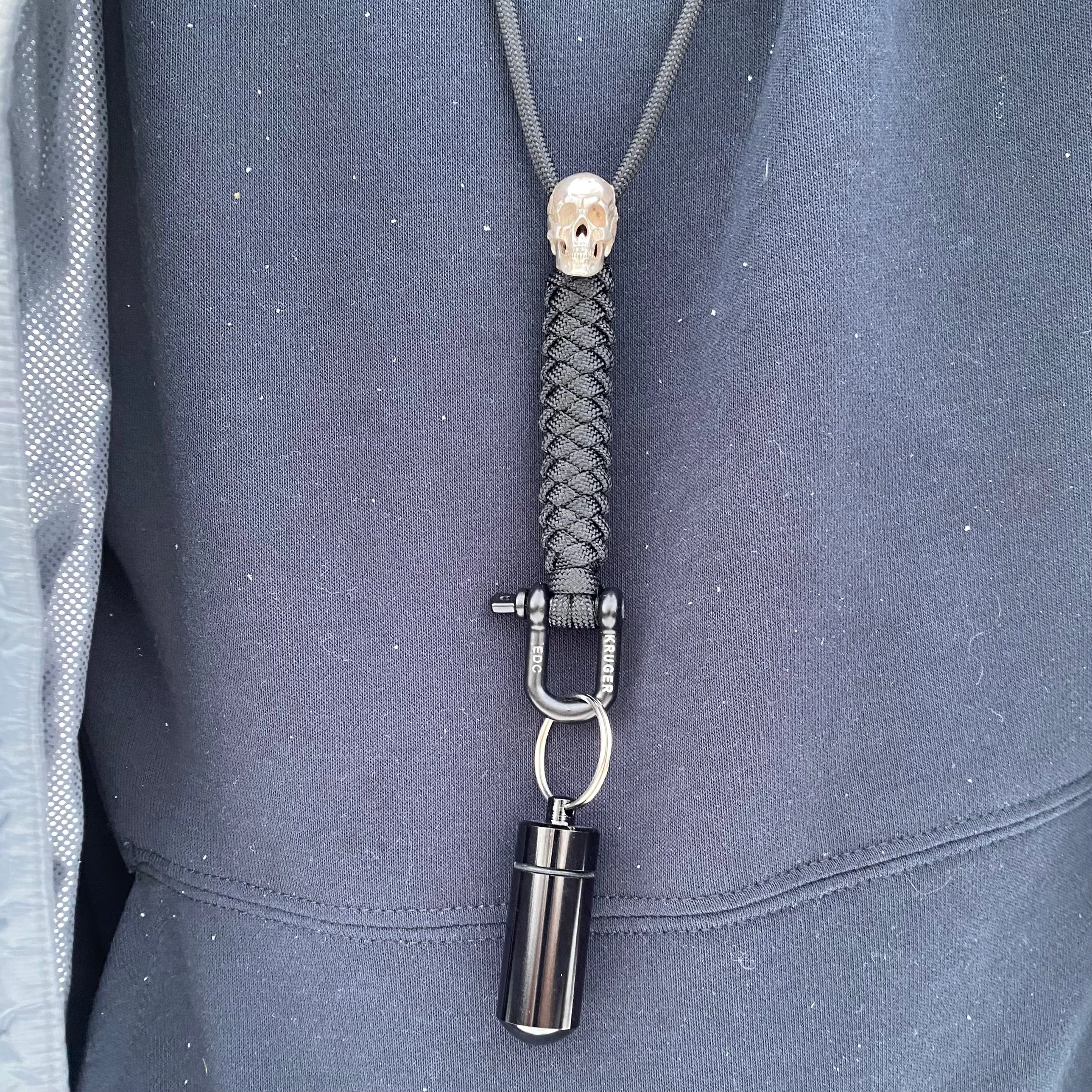 TUTORIAL: Zipper sinnet neck lanyard with skull